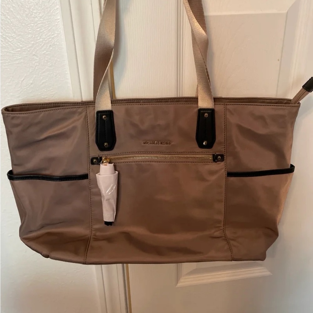Michael Kors Polly Large Nylon Tote (Dune)